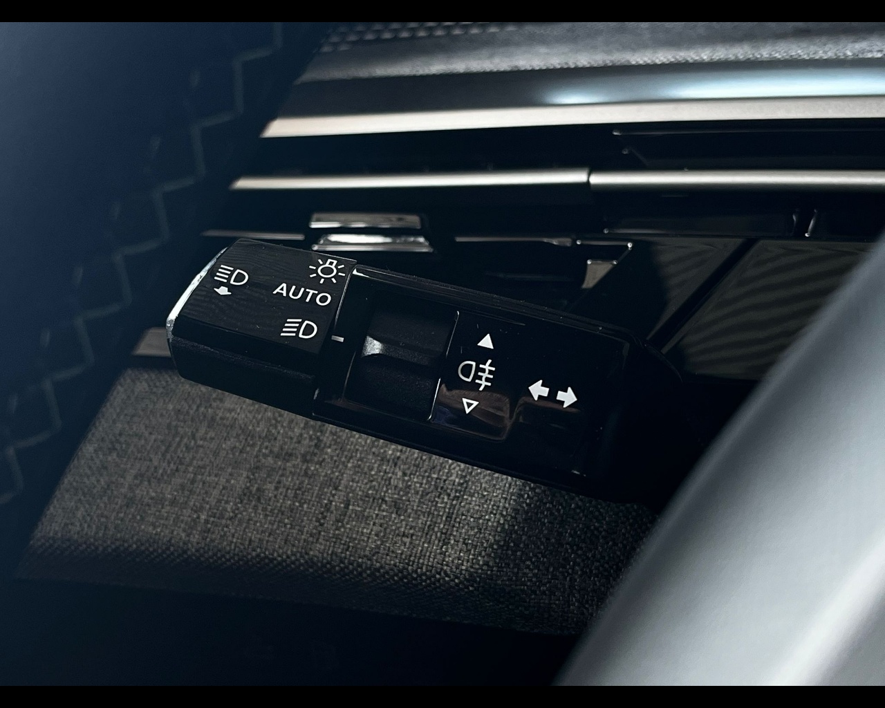 Foto PEUGEOT Nuova 3008 GT - Plug-in HYBRID 195