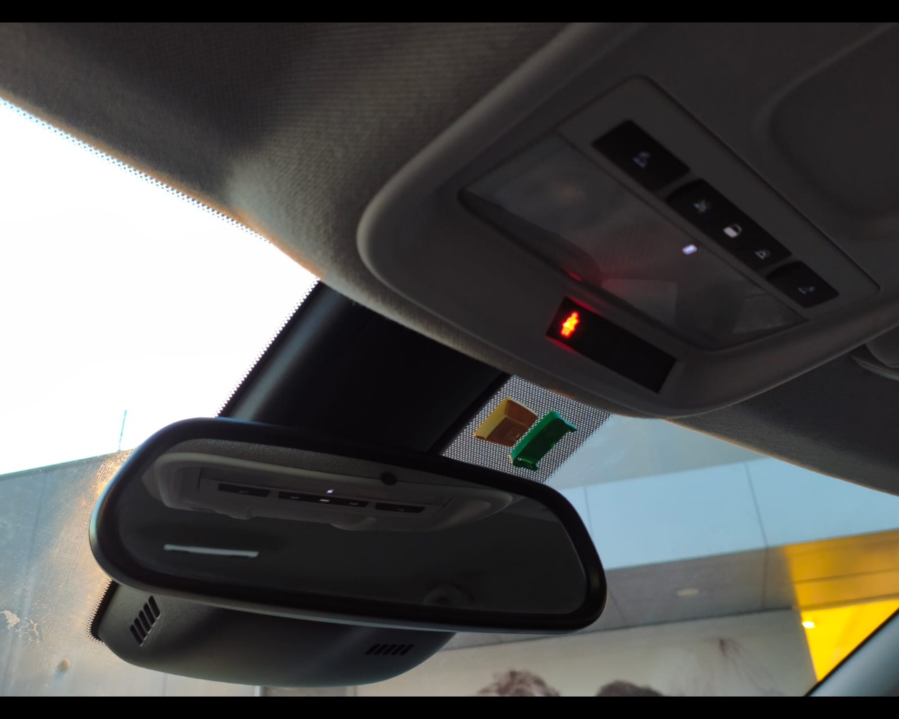 Foto OPEL Crossland 1.2 Elegance s&s 83cv