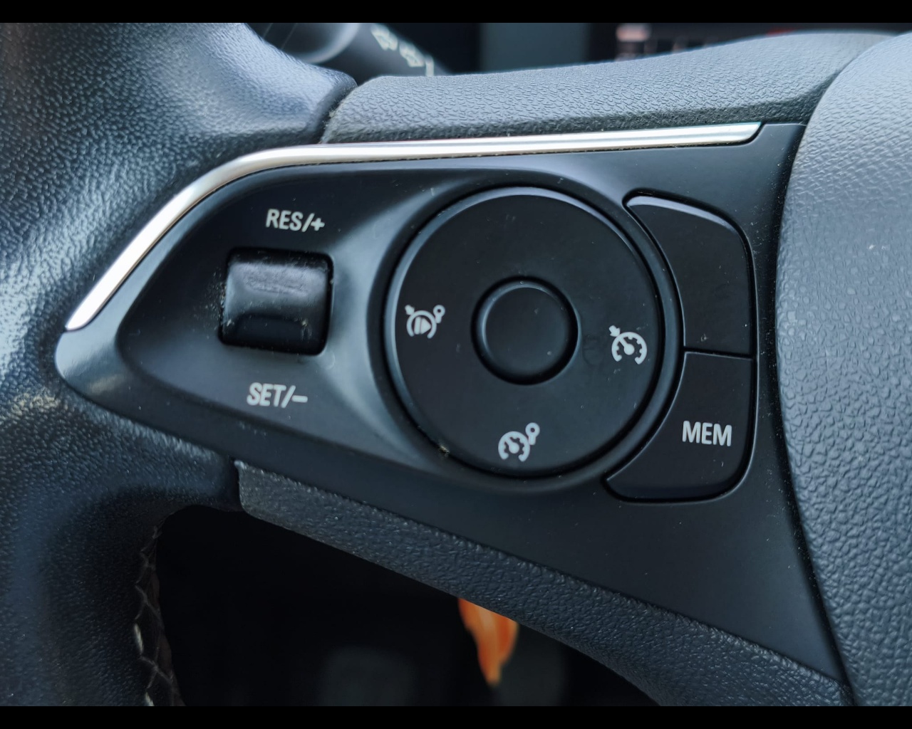 Foto OPEL Mokka 1.5 Elegance s&s 110cv
