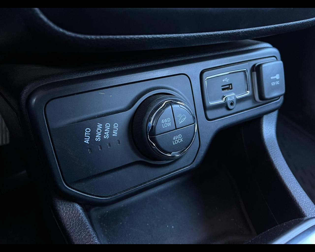 Foto JEEP Renegade 2.0 mjt Limited 4wd 140cv auto 9m