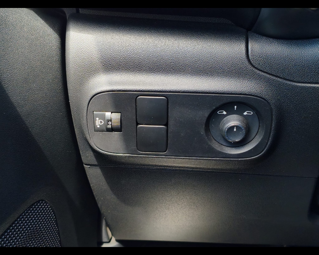Foto CITROEN C3 1.2 puretech Shine s&s 83cv