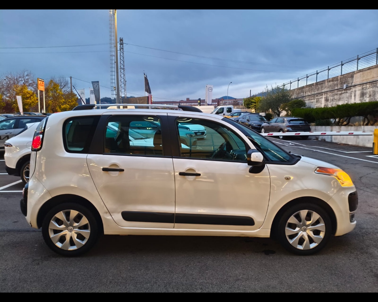 Foto CITROEN C3 Picasso 1.4 vti Exclusive (exclusive style) E5