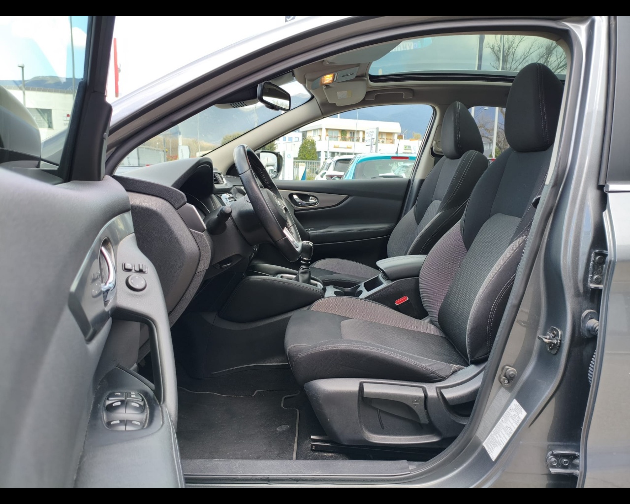 Foto NISSAN Qashqai 1.5 dci N-Connecta 115cv