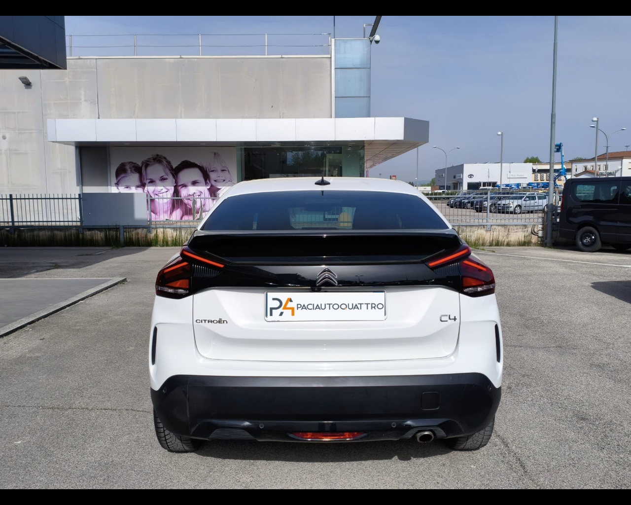 Foto CITROEN C4 1.5 bluehdi Shine s&s 130cv eat8