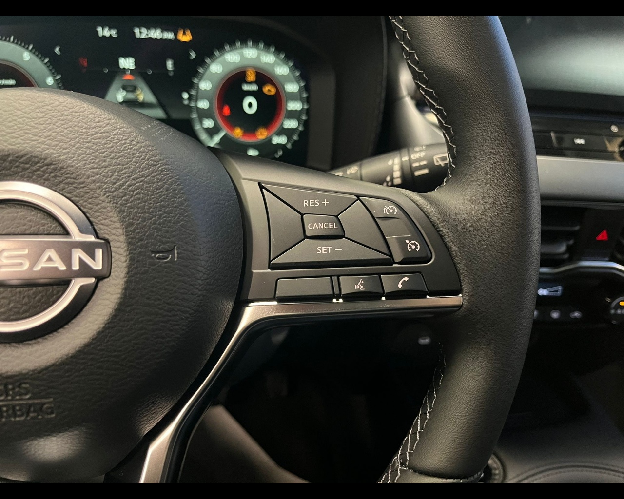 Foto NISSAN JUKE N-CONNECTA MT