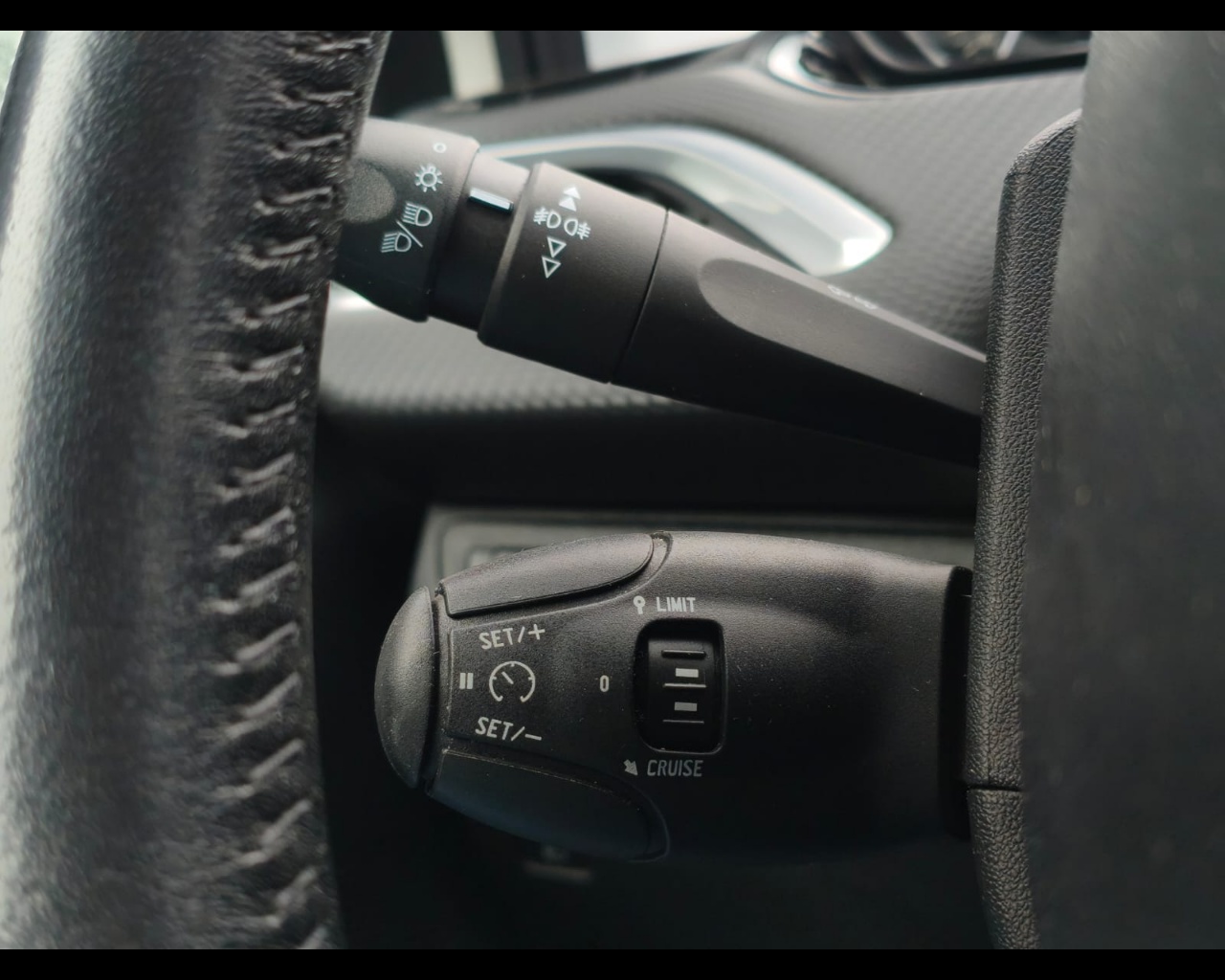 Foto PEUGEOT 2008 1.6 bluehdi Active 100cv 