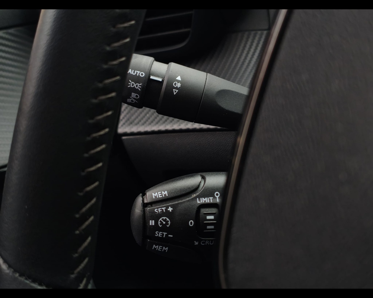 Foto PEUGEOT 208 1.5 bluehdi Allure Pack s&s 100cv