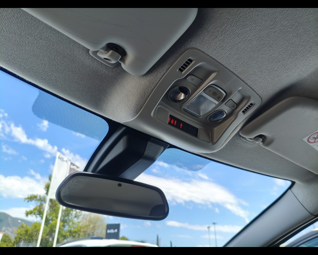 Foto CITROEN C3 1.2 puretech Shine s&s 83cv