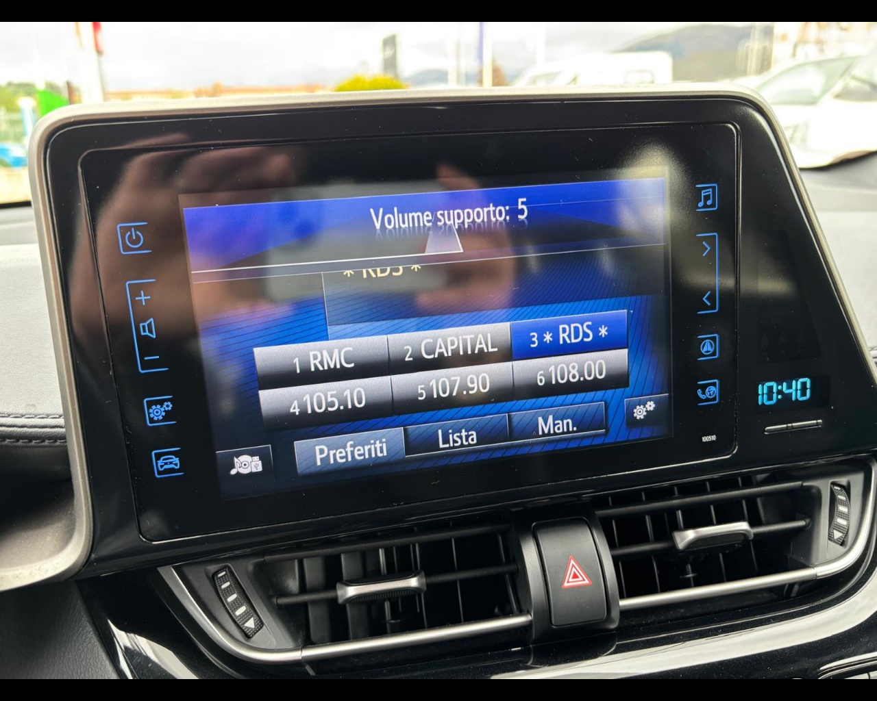 Foto TOYOTA C-HR 1.8h Trend 2wd e-cvt