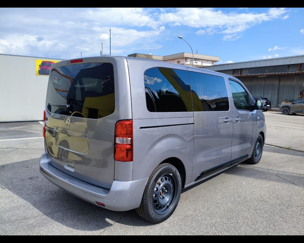 Foto OPEL Zafira Business Edition 2.2 180cv S&S EAT8 Passo Medio