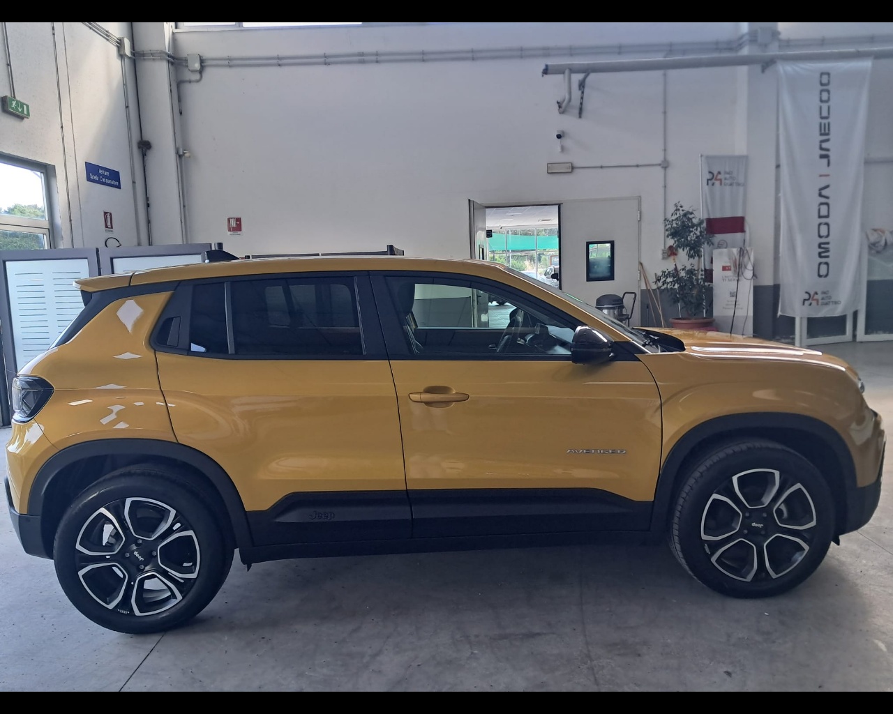 Foto JEEP Avenger 1.2 turbo Summit fwd 100cv