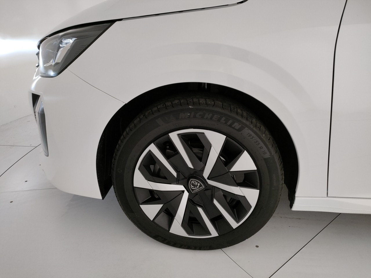 Peugeot 208 Nuovo Ibrido benzina 208 Porto Mantovano