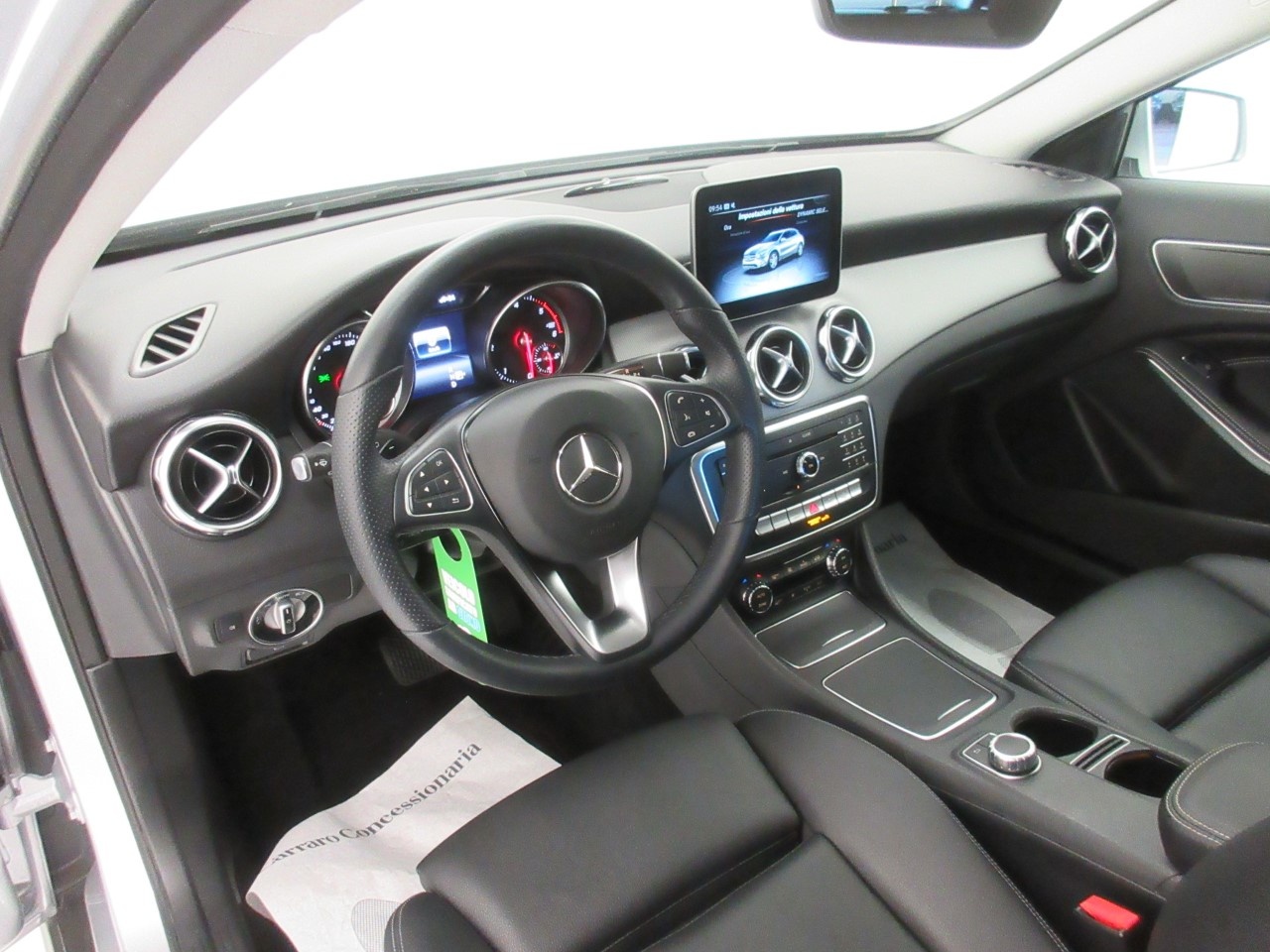 Mercedes GLA GLA 200 D Sport 7G-DCT - 10