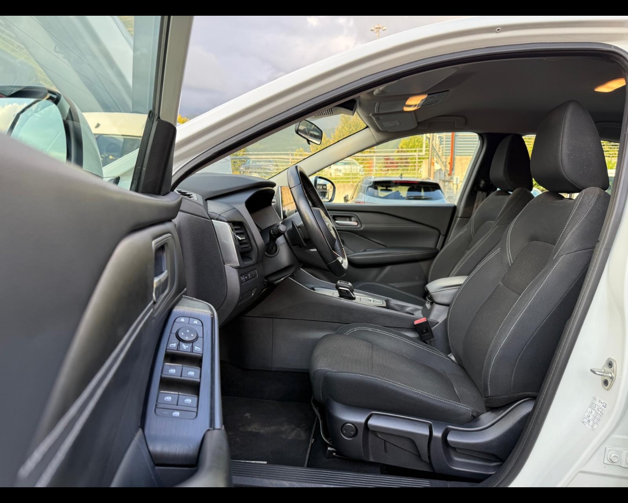 Foto NISSAN Qashqai 1.3 mhev Business 2wd 158cv xtronic