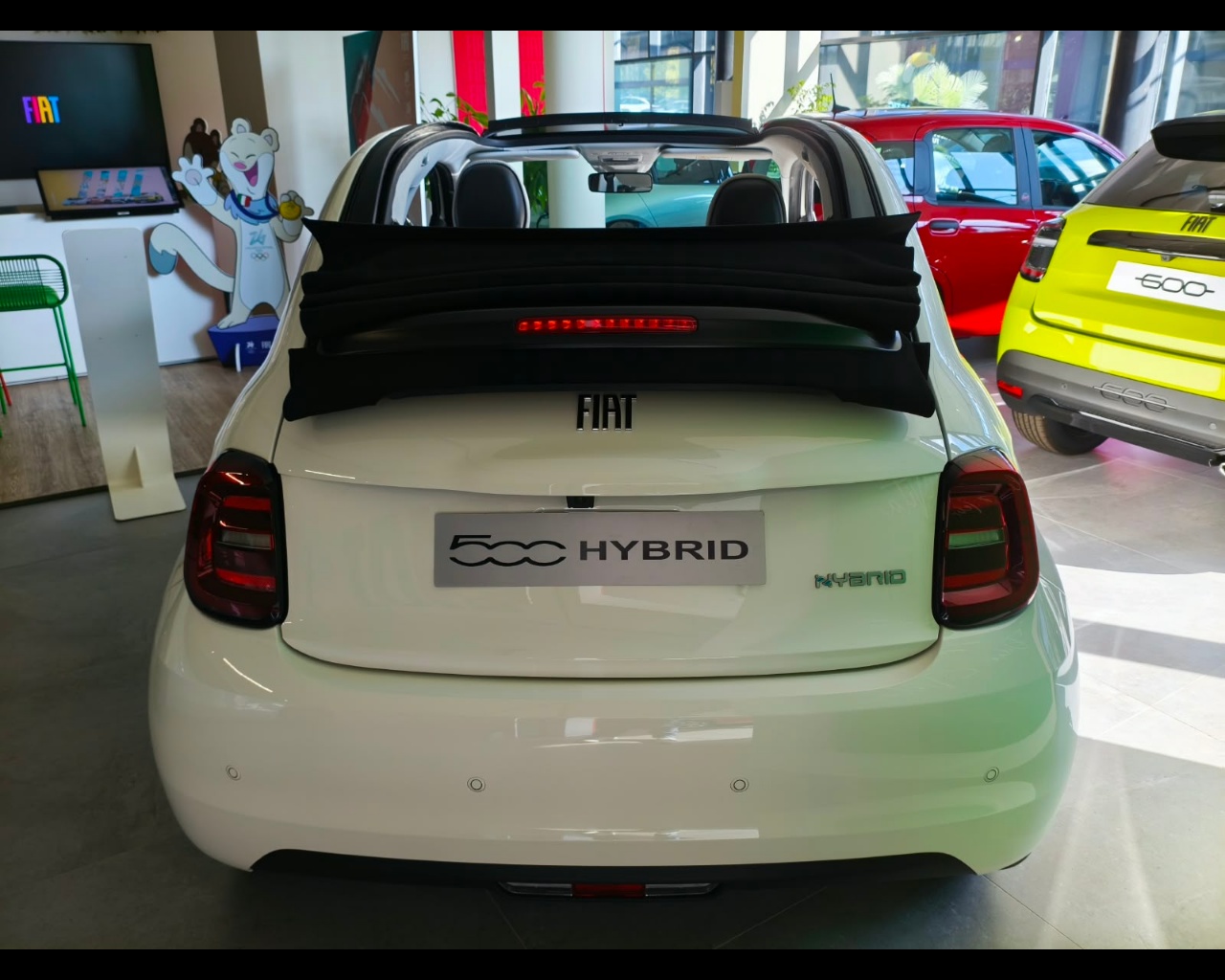 Foto FIAT 500 Hybrid Cabrio Icon 1.0 Hybrid Cabrio