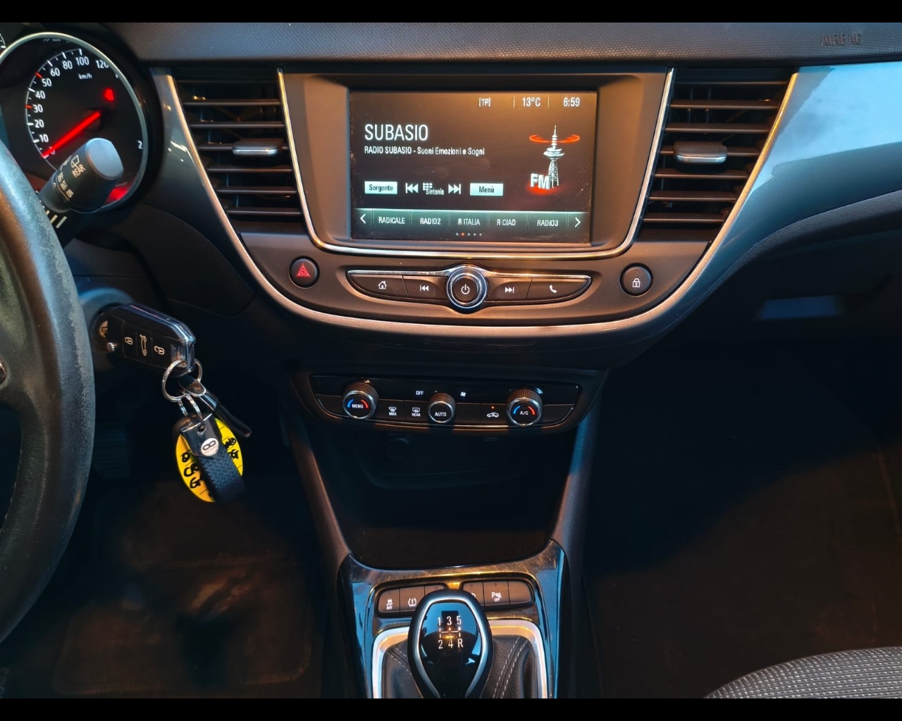 Foto OPEL Crossland 1.2 Elegance s&s 83cv