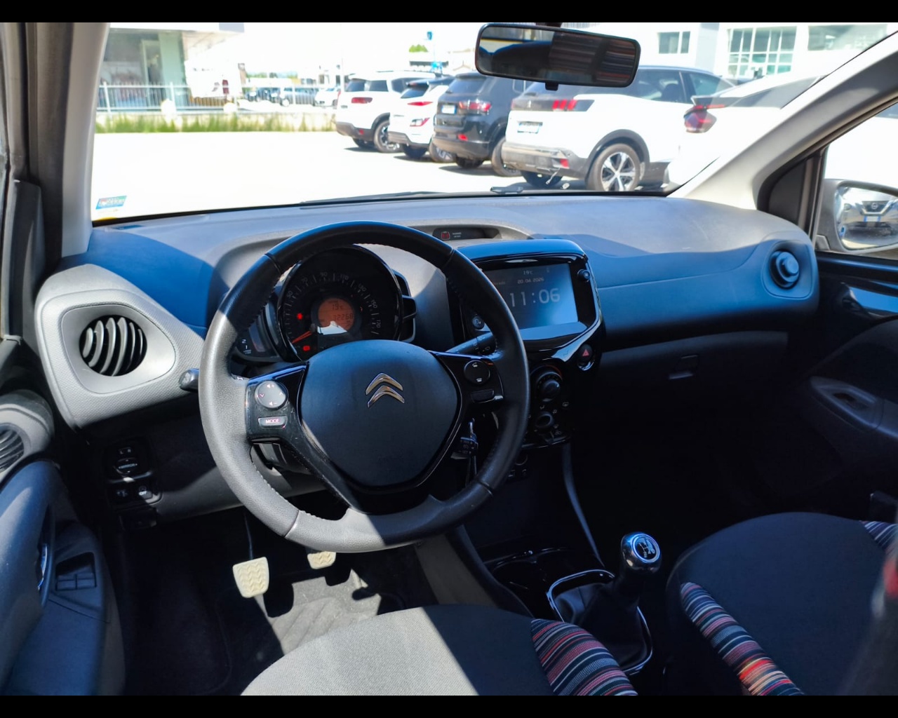 Foto CITROEN C1 5p 1.0 vti Shine s&s 72cv