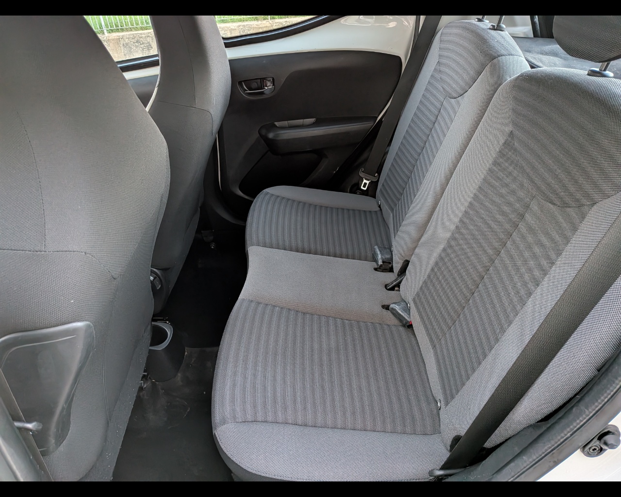 Foto TOYOTA Aygo 5p 1.0 x-cool m-mt 72cv