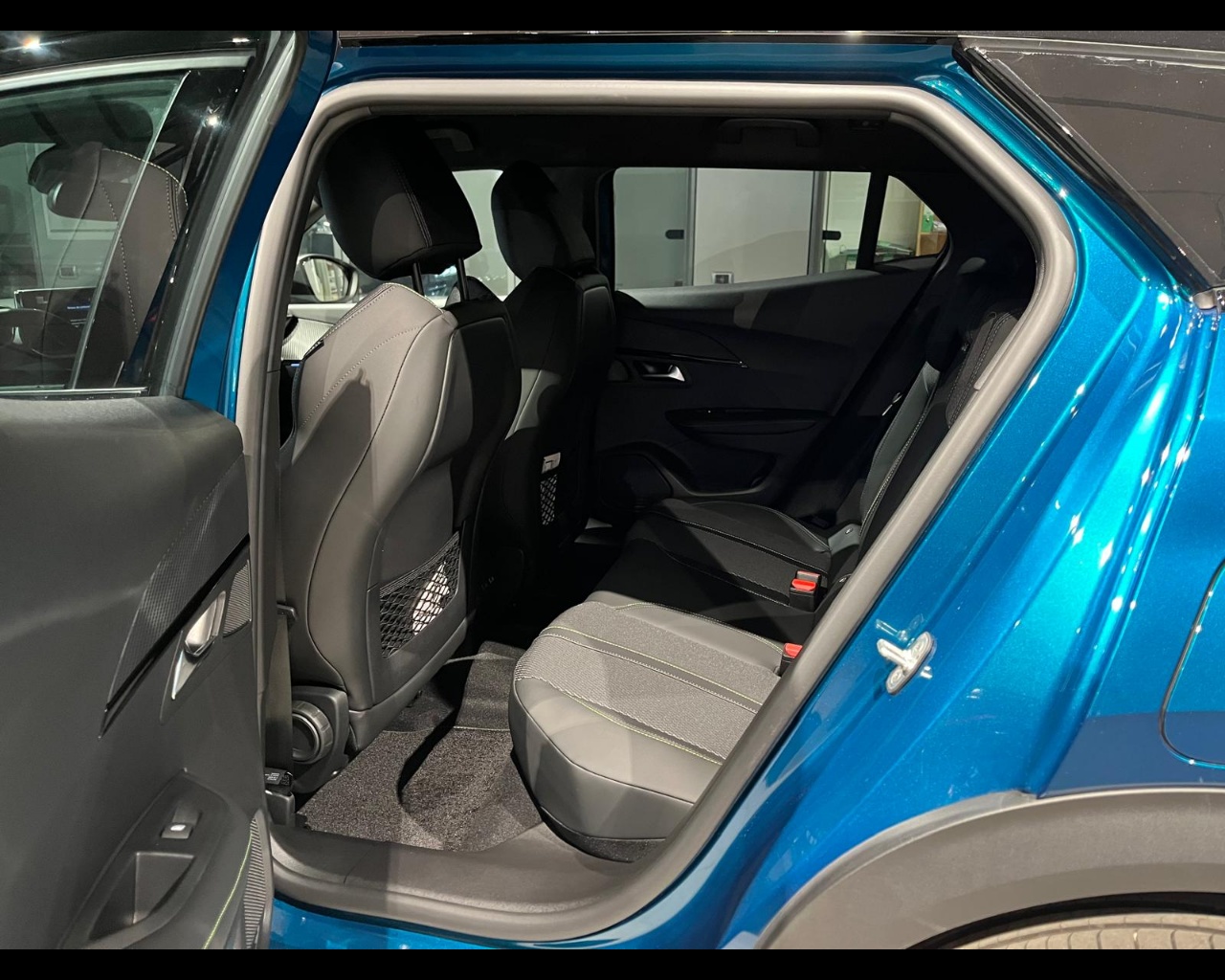 Foto PEUGEOT 2008 1.2 hybrid GT 136cv e-dcs6