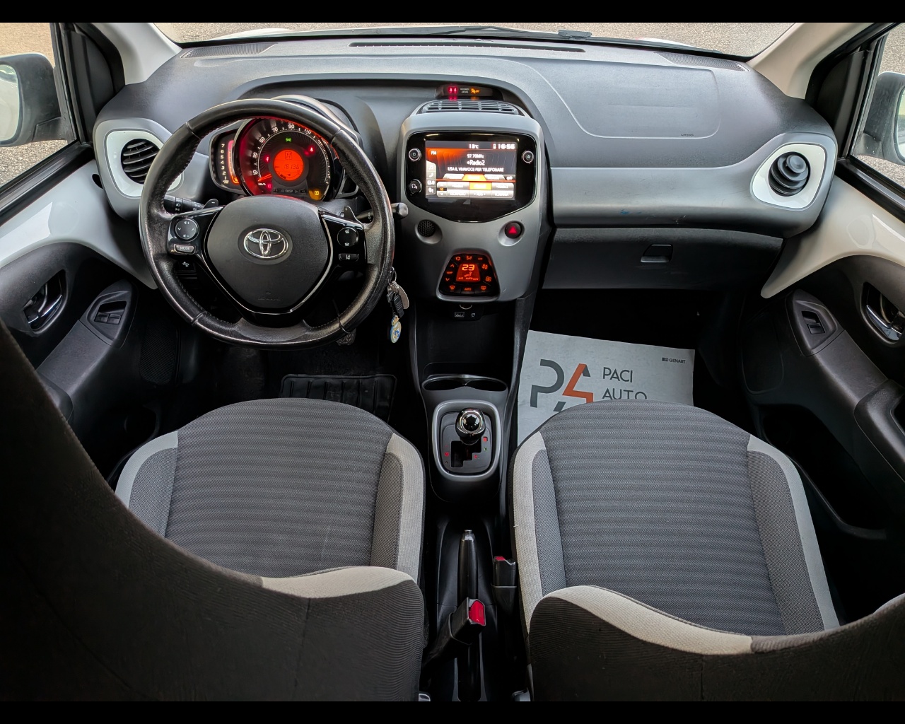 Foto TOYOTA Aygo 5p 1.0 x-cool m-mt 72cv
