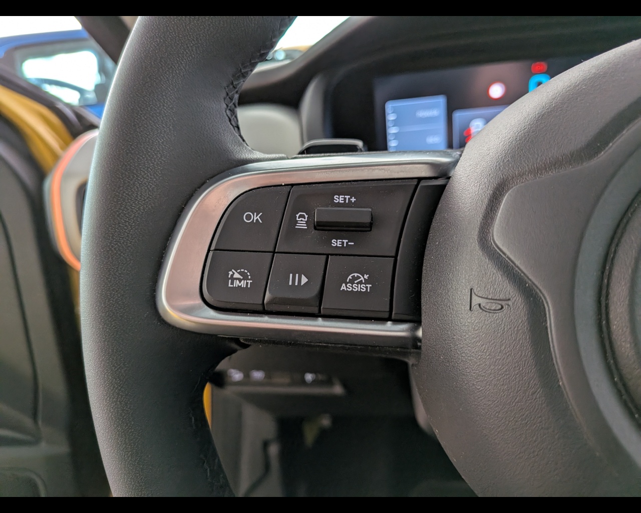 Foto JEEP Avenger 1.2 turbo e-hybrid mhev Summit fwd 110cv edct6