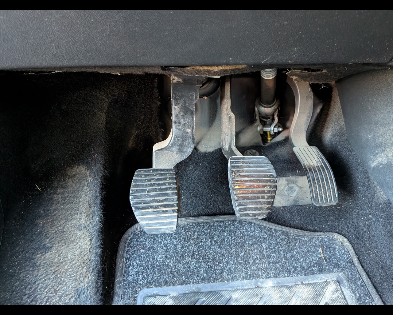 Foto PEUGEOT 208 5p 1.6 bluehdi Active 75cv