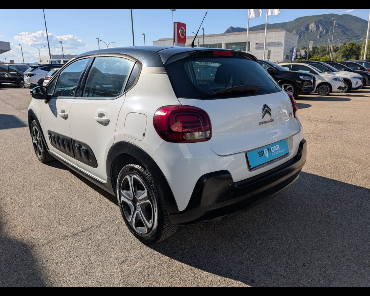 Foto CITROEN C3 1.2 puretech Shine 82cv