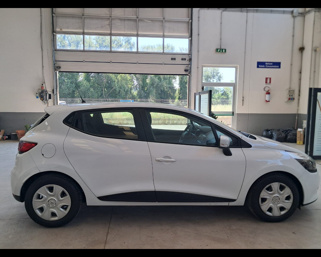 Foto RENAULT Clio 5p 1.2 Wave 75cv