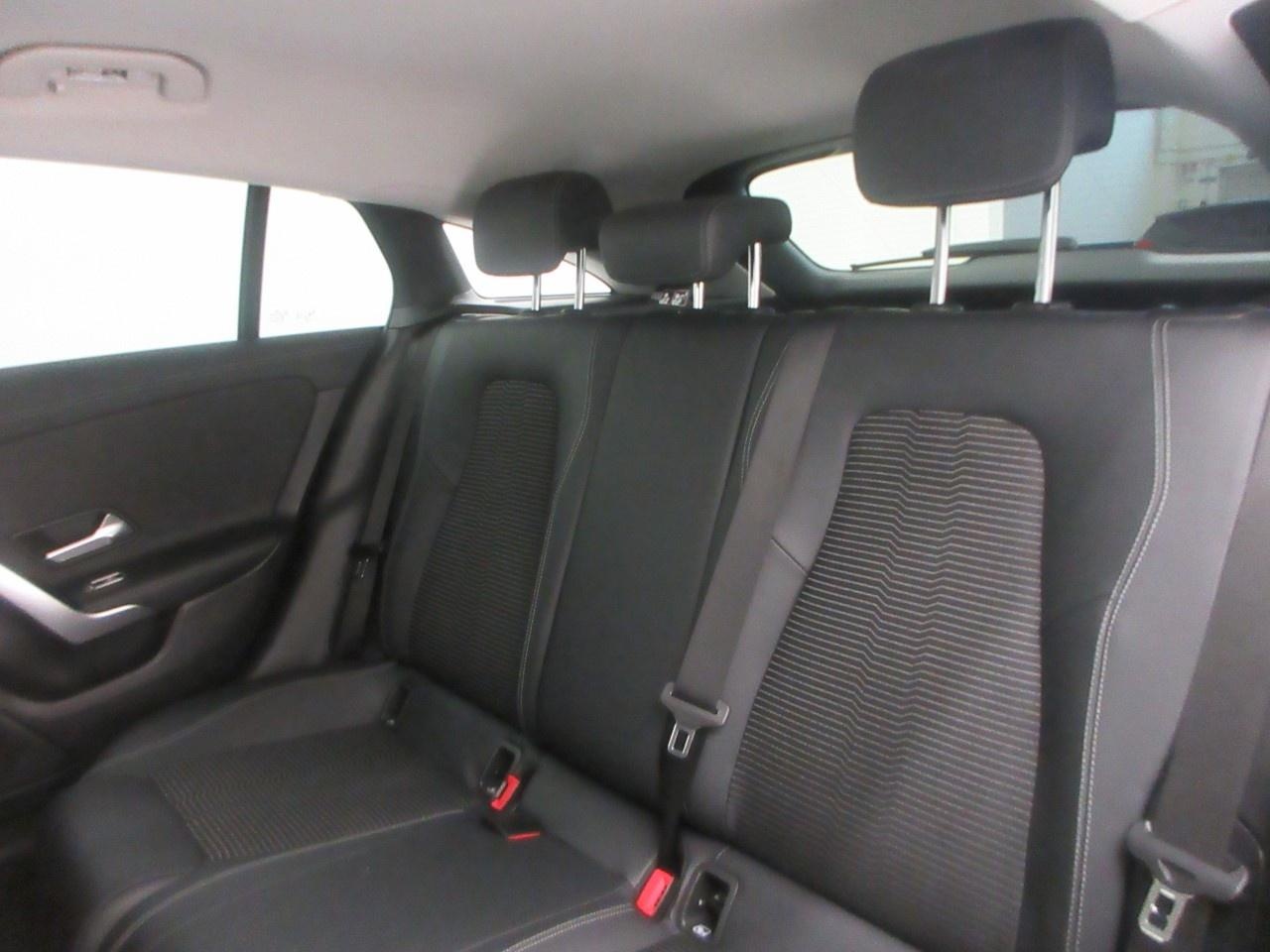 Mercedes CLA Shooting Brake CLA Shooting Brake 180 D Sport 8G-DCT - 13