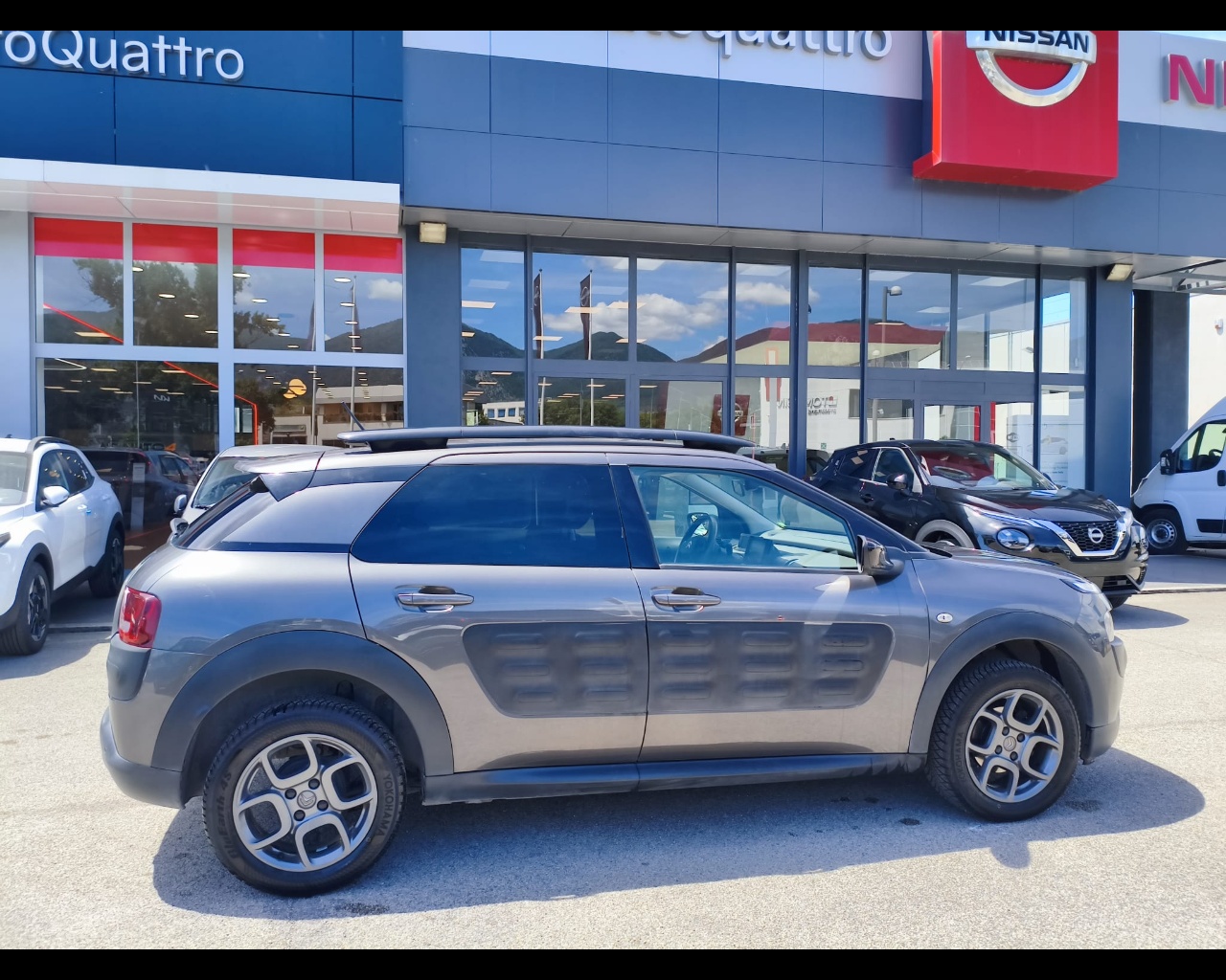Foto CITROEN C4 Cactus 1.6 bluehdi Shine 100cv