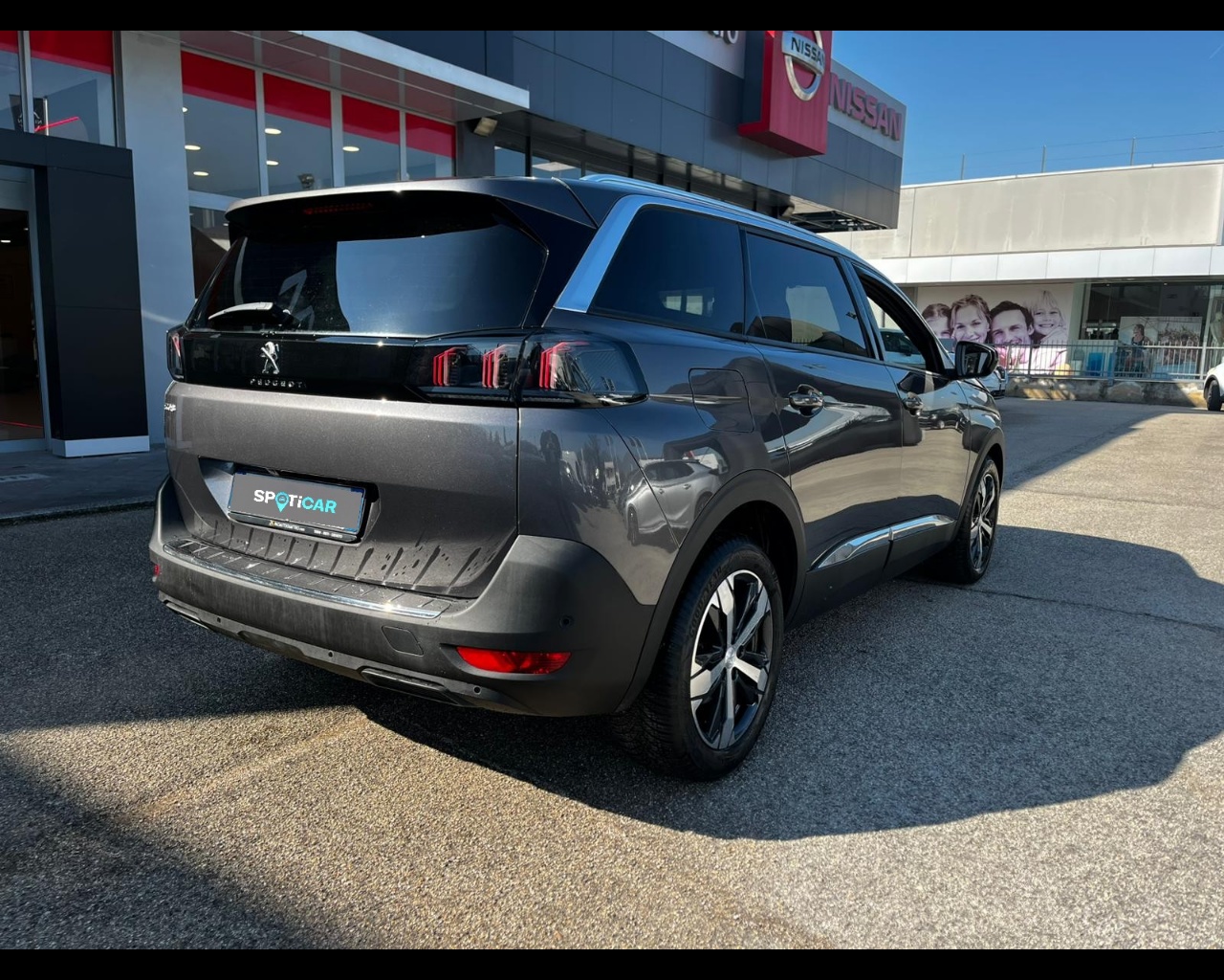 Foto PEUGEOT 5008 1.5 bluehdi Allure Pack s&s 130cv eat8 7p.