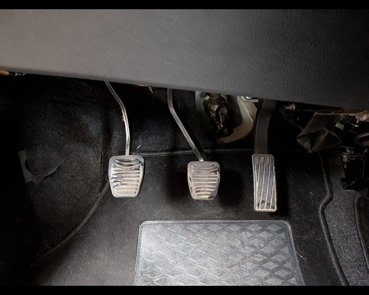 Foto MAHINDRA KUV100 1.2 K6+ m-bifuel