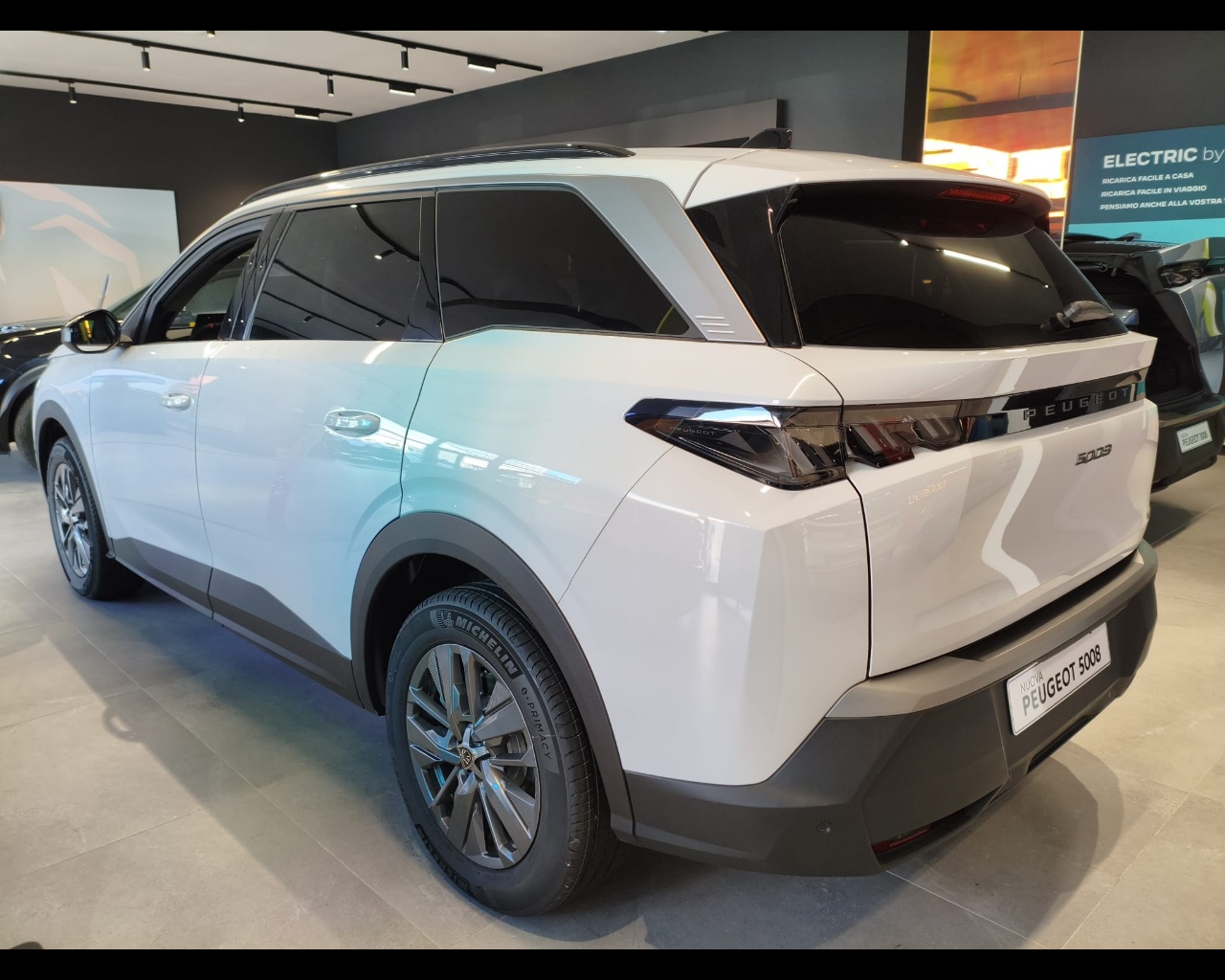 Foto PEUGEOT 5008 1.2 hybrid Allure 145cv e-dcs6