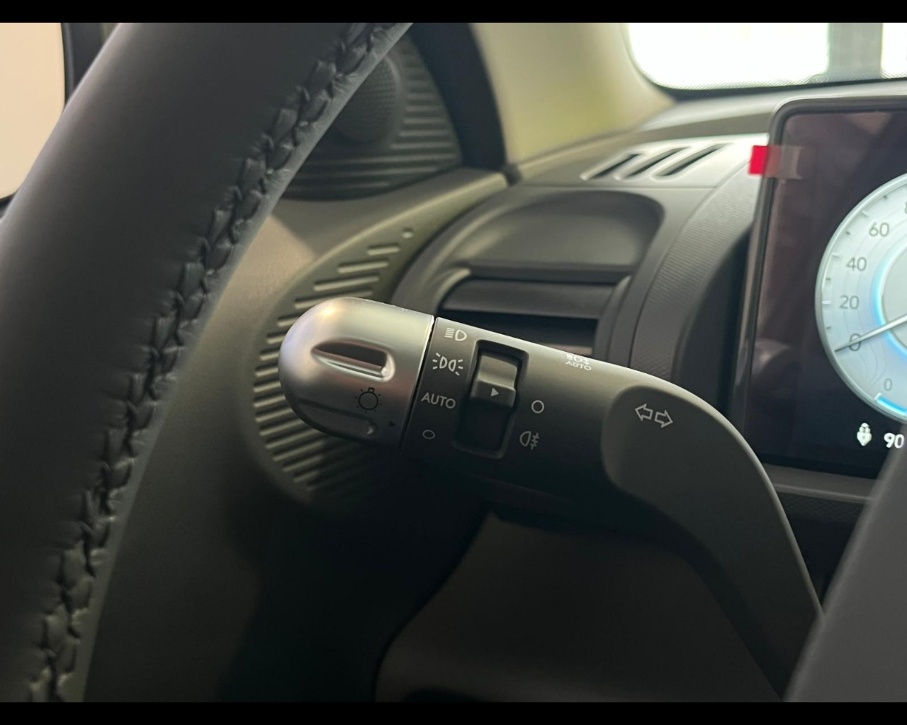 Foto HYUNDAI INSTER 49 KWH CROSS+PP