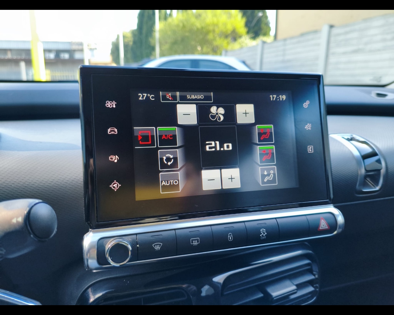 Foto CITROEN C4 Cactus 1.6 bluehdi Shine 100cv