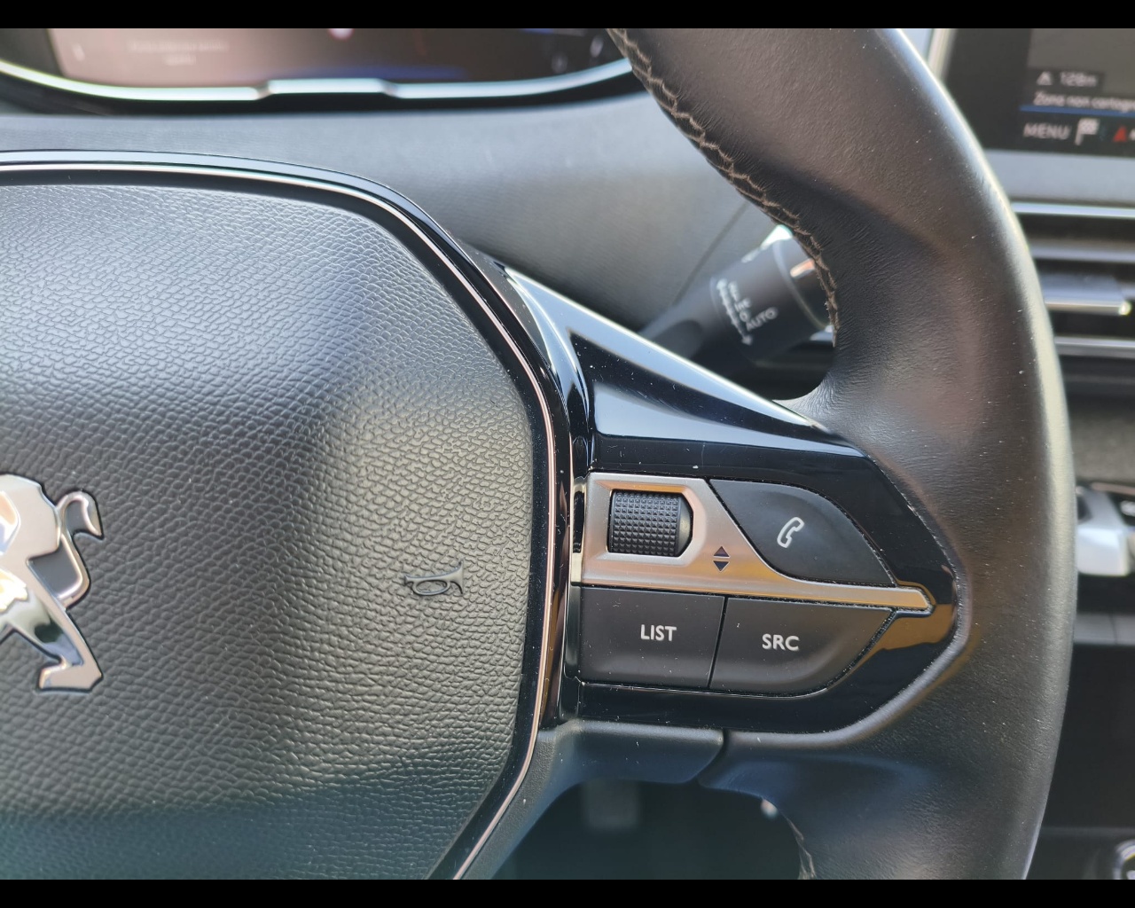 Foto PEUGEOT 3008 1.2 puretech t Allure s&s 130cv 