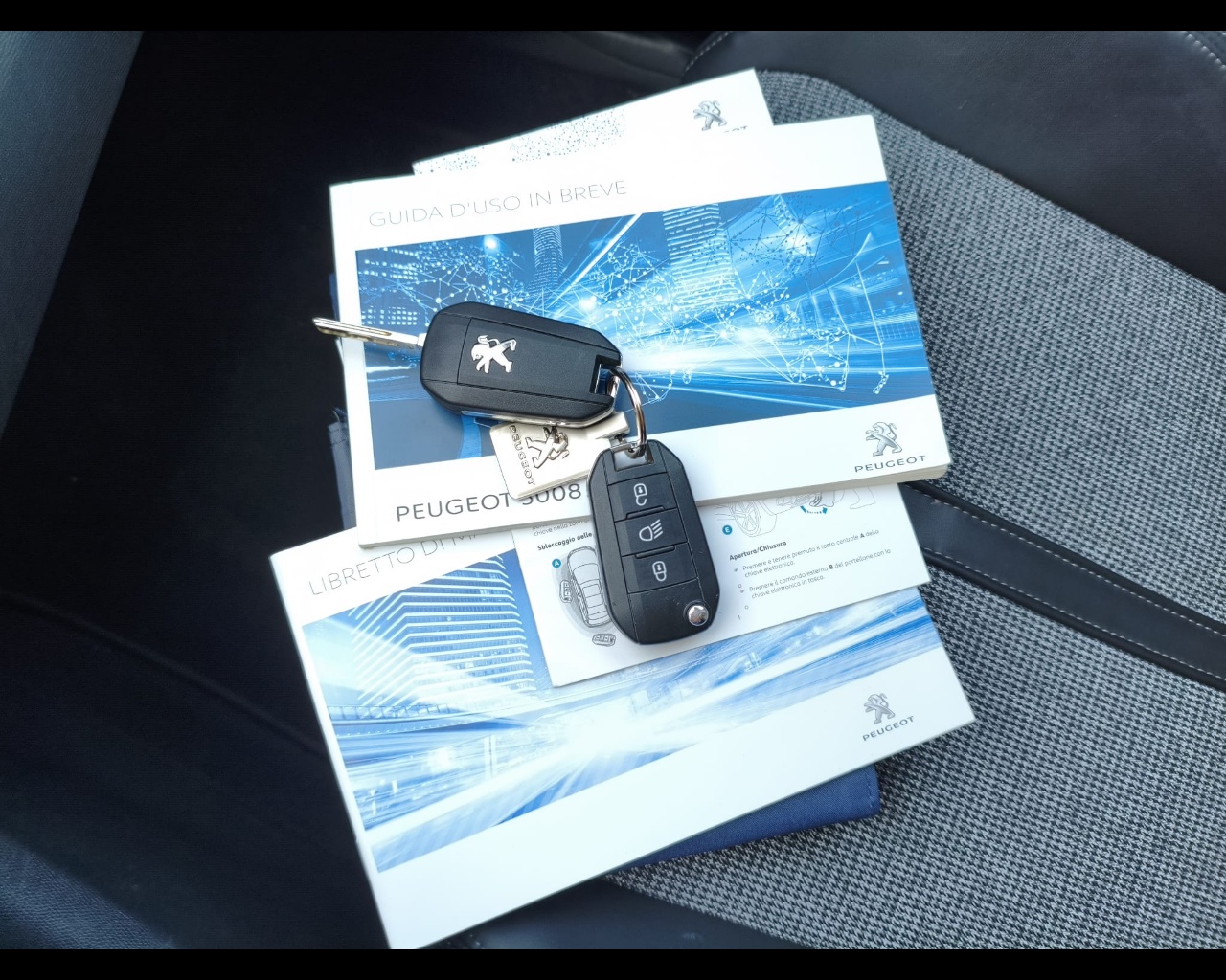 Foto PEUGEOT 3008 1.2 puretech t Allure s&s 130cv 