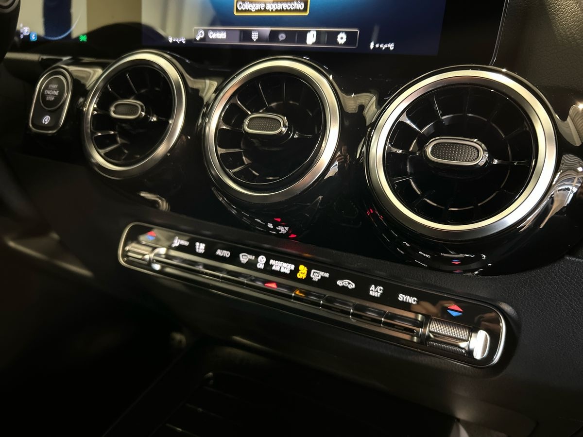 Mercedes GLA GLA 200 D Premium 4Matic 8G-DCT - 14