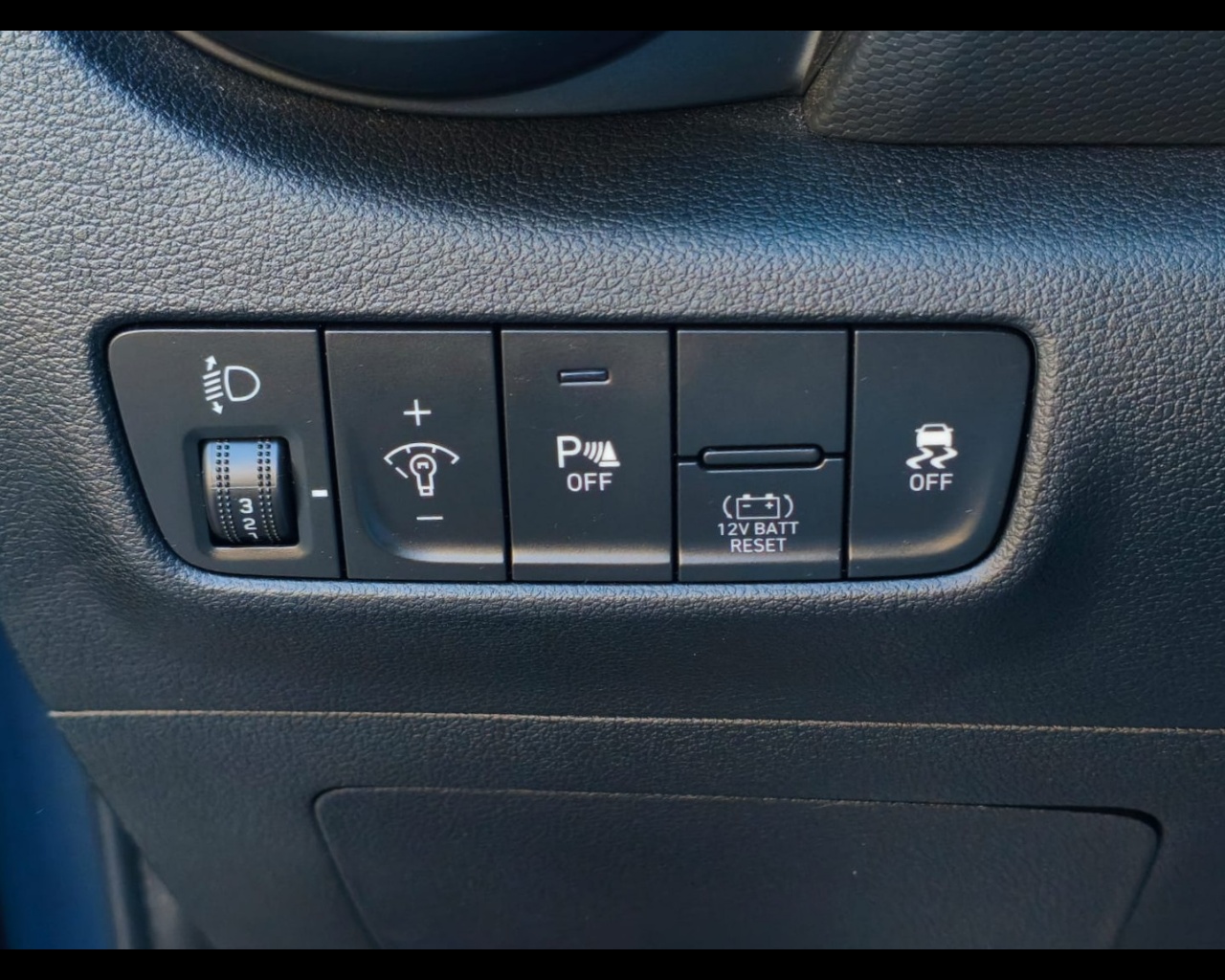Foto HYUNDAI Kona 1.6 gdi hev Xclass 2wd 141cv dct