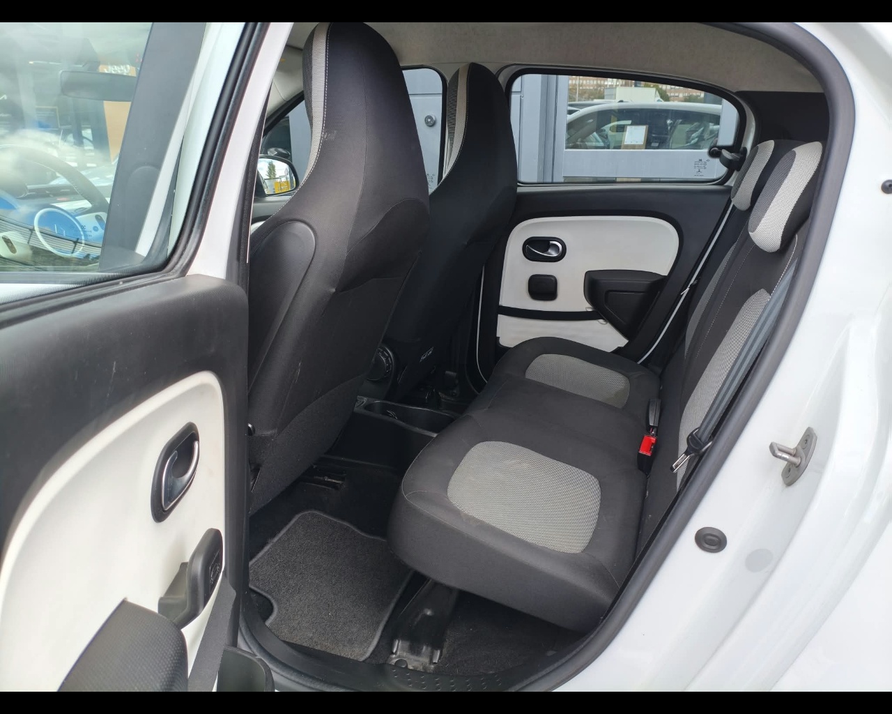 Foto RENAULT Twingo 1.0 sce Lovely2 s&s 69cv