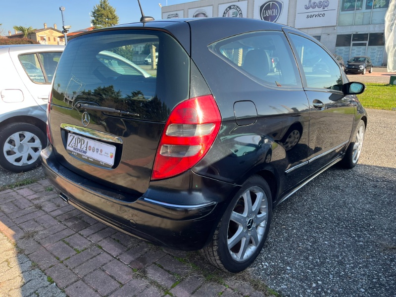 MERCEDES-BENZ – A 180 CDI Coupé Classic