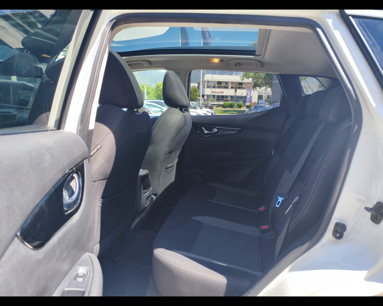Foto NISSAN Qashqai 1.5 dci N-Connecta 115cv