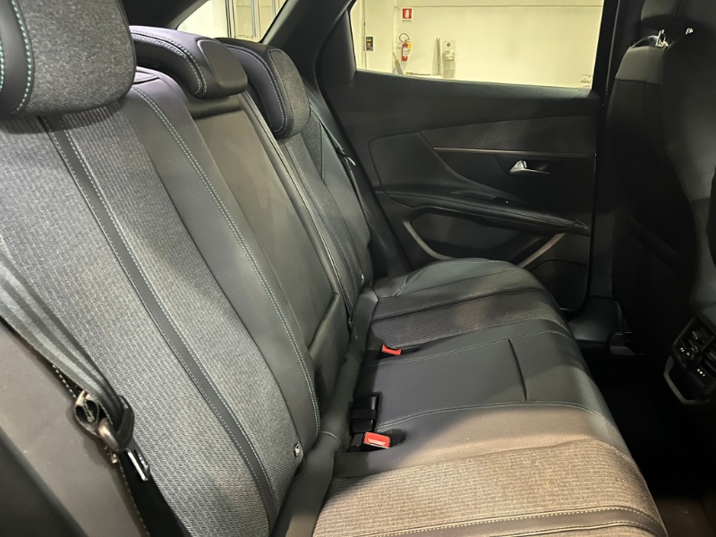 PEUGEOT – 3008 Hybrid4 300 e-EAT8 Allure Pack
