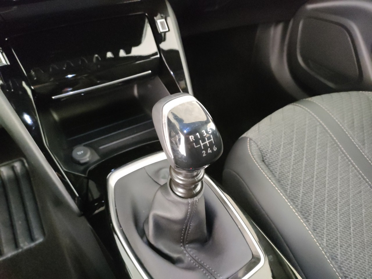 Peugeot 2008 Usato 2025 2008 San Zeno Naviglio