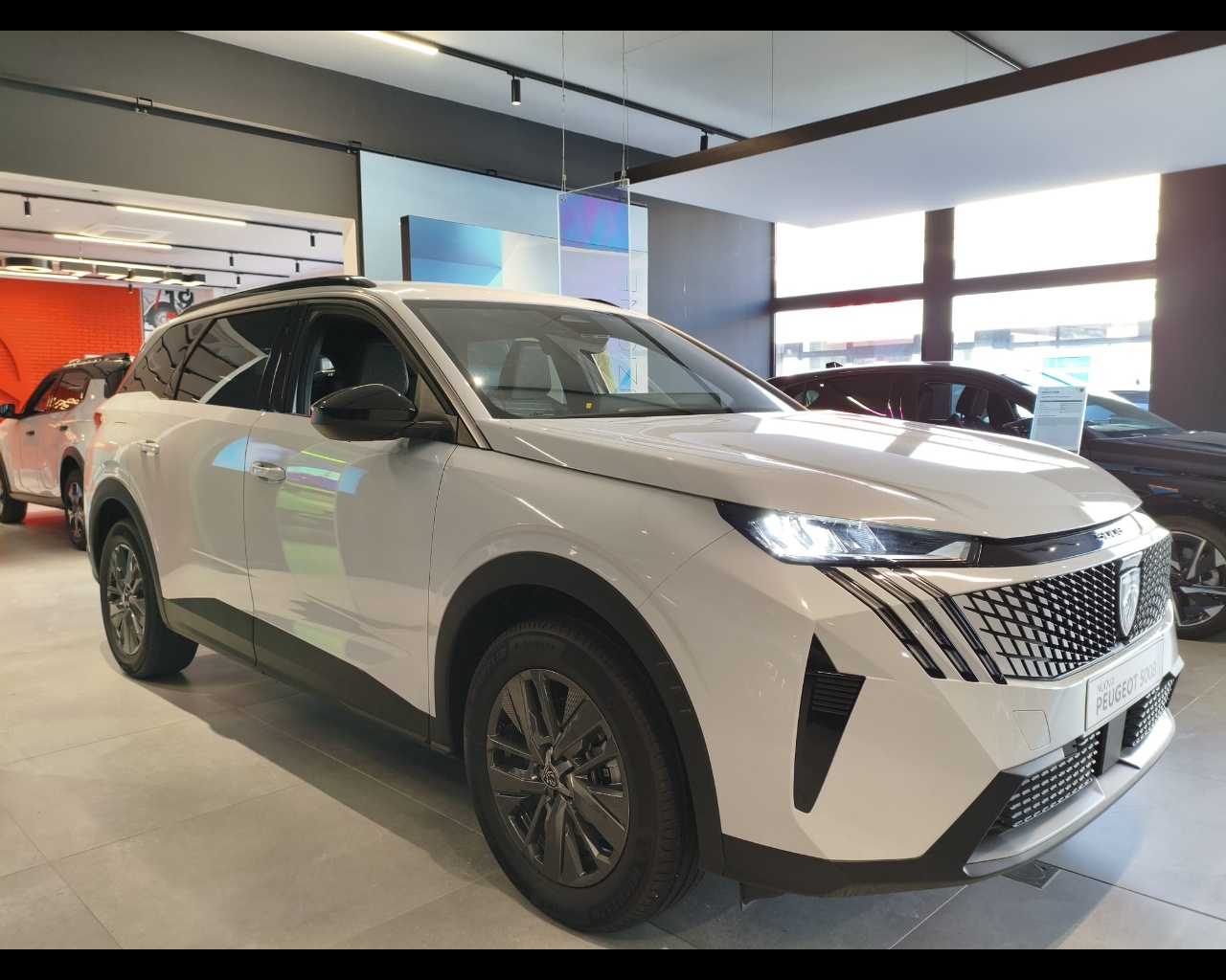 Foto PEUGEOT 5008 1.2 hybrid Allure 145cv e-dcs6