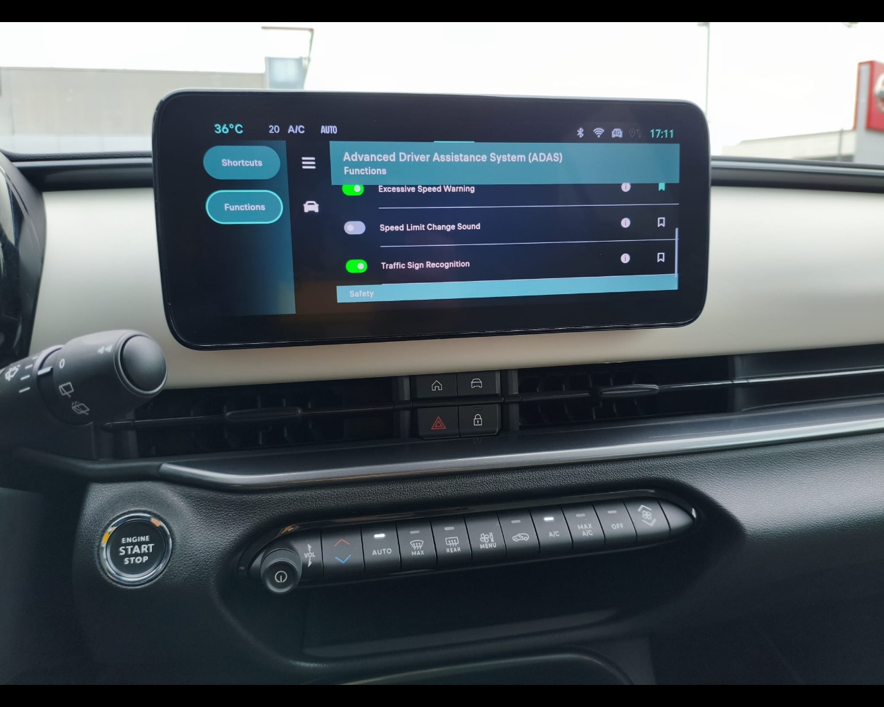 Foto FIAT 600 1.2 hybrid La Prima 110cv auto