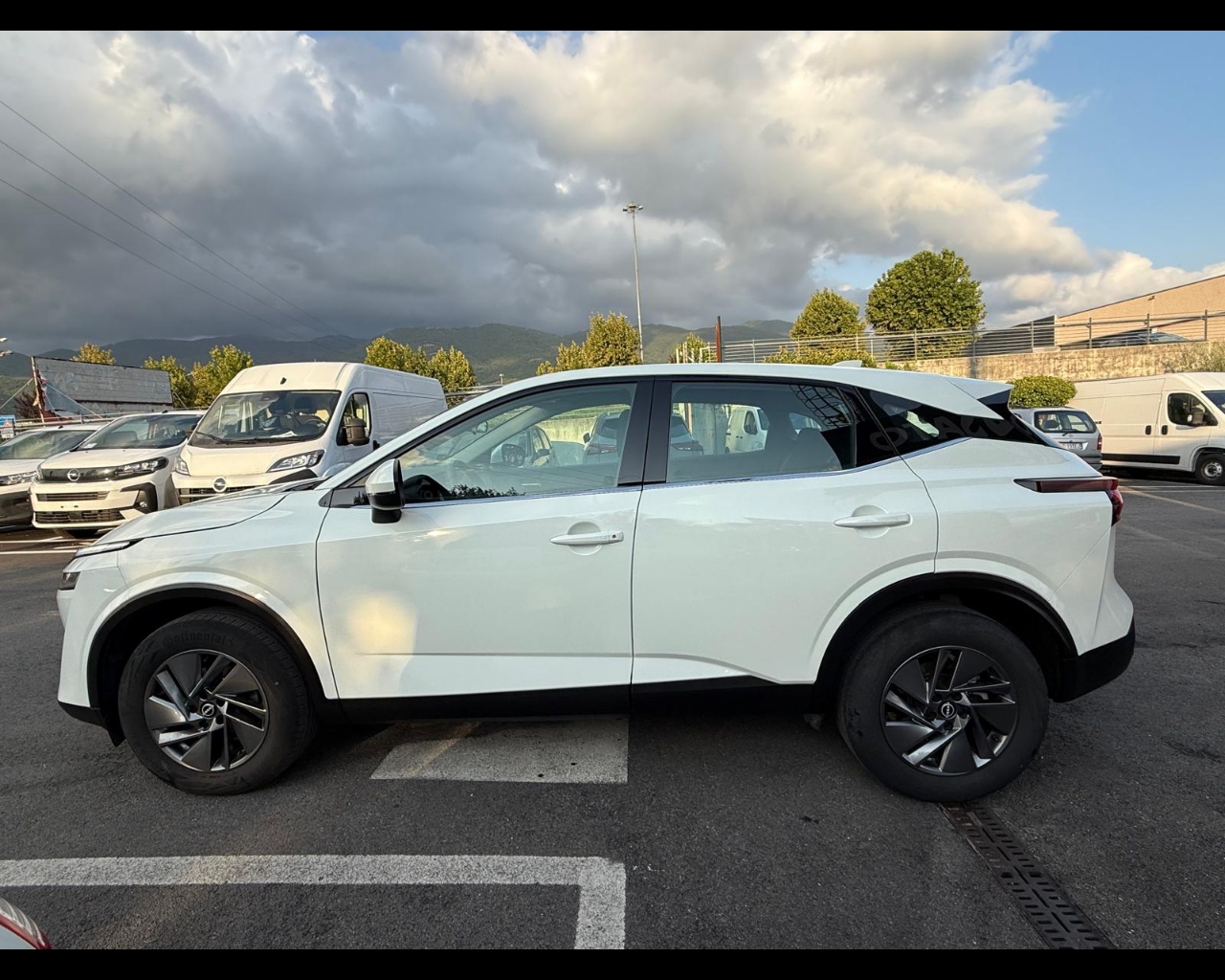 Foto NISSAN Qashqai 1.3 mhev Business 2wd 158cv xtronic