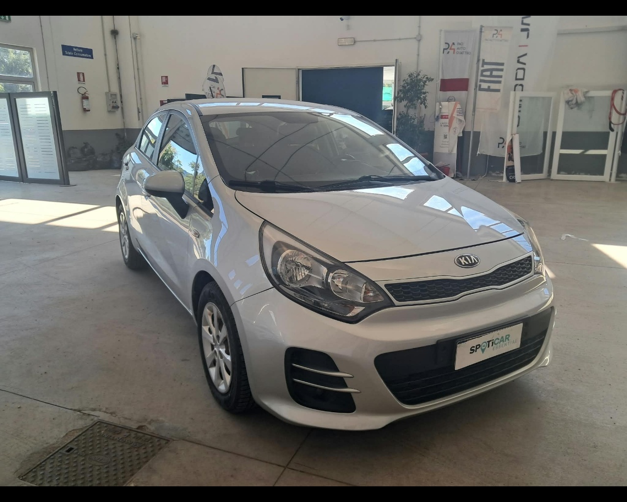 Foto KIA Rio 5p 1.1 crdi Active E6