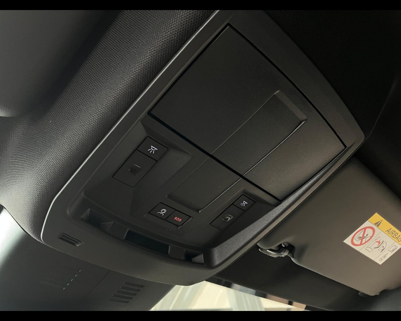 Foto PEUGEOT 3008 1.2 hybrid GT 136cv e-dcs6