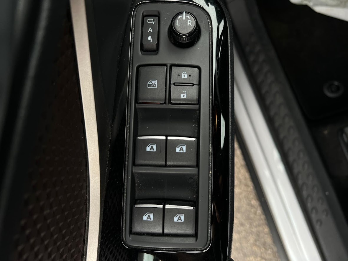 TOYOTA C-HR 1.8h Active 2wd e-cvt Ibrido benzina Usato - 10